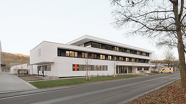 Foto einer Rettungswache im Herbst