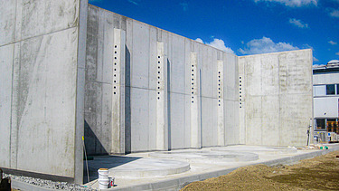 Foto während Bauphase auf Betonwände