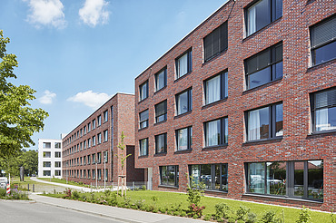 Foto von Seitenansicht mit Klinkerfassade