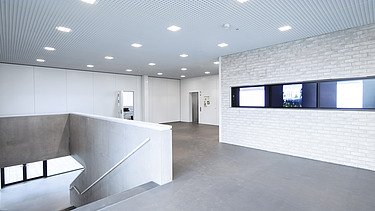 Foto Innenbereich Gang mit Treppenaufgang