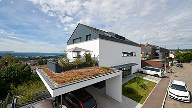 Bei dem Alternativtext wird beschrieben, was auf dem Bild zu sehen ist.