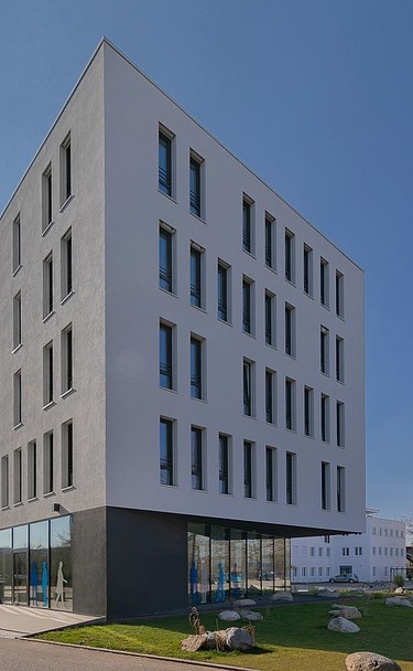 Ansicht von der Straße auf das Gebäude