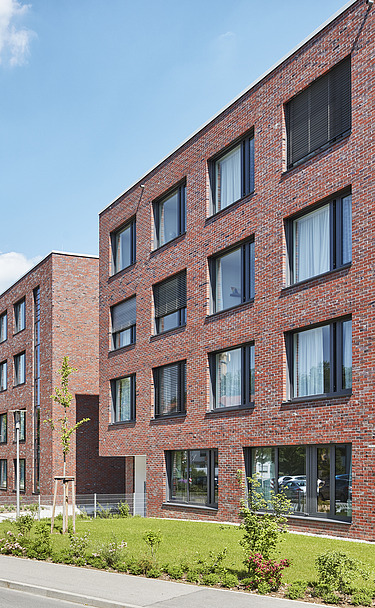 Foto von Seitenansicht mit Klinkerfassade