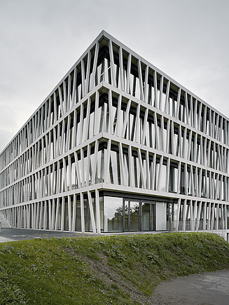 Foto von einem Gebäude mit außergewöhnlicher Fassade