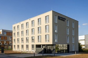 Frontansicht auf das Gebäude