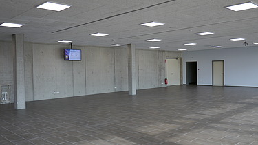 Foto Innenbereich Foyer mit Sichtbeton