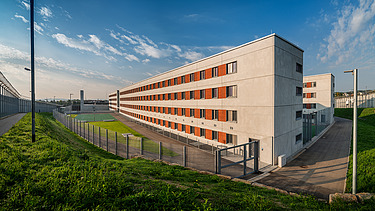 Foto Längsseite eines Gebäudeteils 