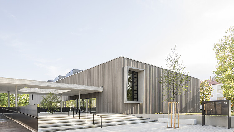 Foto von Eingangsbereich mit Treppen