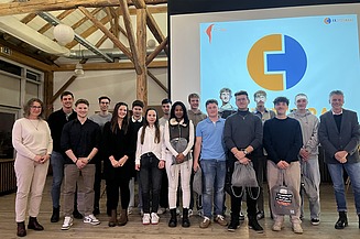 Gruppenfoto junge Auszubildende