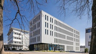 Ansicht gegenüberliegende Straßenseite Gebäude