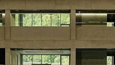 Bild Ansicht auf Sichtbeton im inneren Teil des Gebäudes