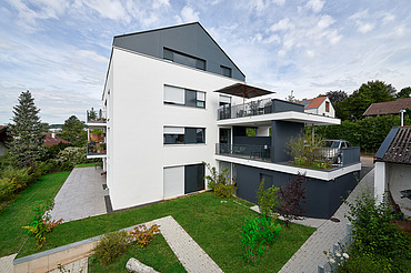 Bei dem Alternativtext wird beschrieben, was auf dem Bild zu sehen ist.