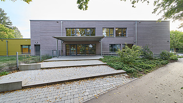 Außenaufnahme Eingang Gebäude