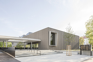 Foto von Eingangsbereich mit Treppen