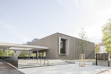 Foto von Eingangsbereich mit Treppen