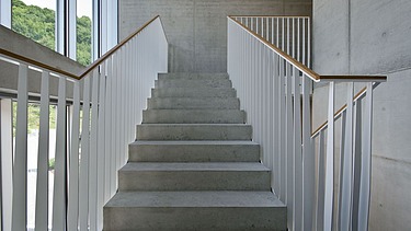 Foto vom Treppenhaus in Sichtbeton