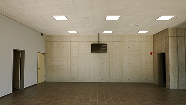 Foto Innenbereich Foyer mit Sichtbeton