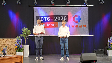 Geschäftsführer auf der Bühne