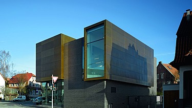 Ansicht gegenüberliegende Straßenseite Gebäude