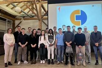 Gruppenfoto junge Auszubildende