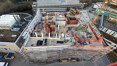 Ansicht von oben auf das Gebäude