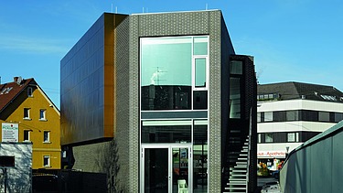 Ansicht von der Seite auf die Glasfronten