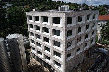 Foto von Oben auf das Gebäude