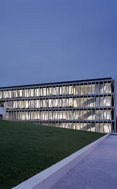 Frontansicht des Gebäudes ZMBP