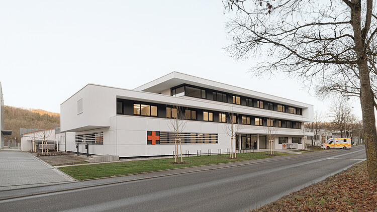 Foto von einer Rettungswache im Herbst