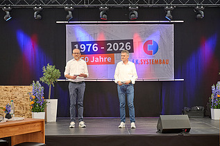 Geschäftsführer auf der Bühne