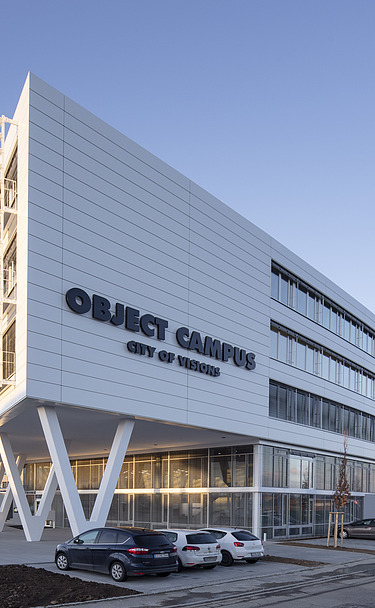 Foto Gebäudeecke mit gekrümmter Fassade 